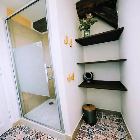 Privee, A L'ombre Des Pommiers Homestay *