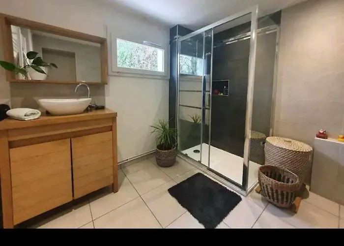 Habitación en casa particular Chambre privée, A l'ombre des Pommiers