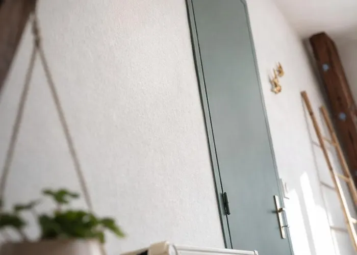 Privee, A L'ombre Des Pommiers *